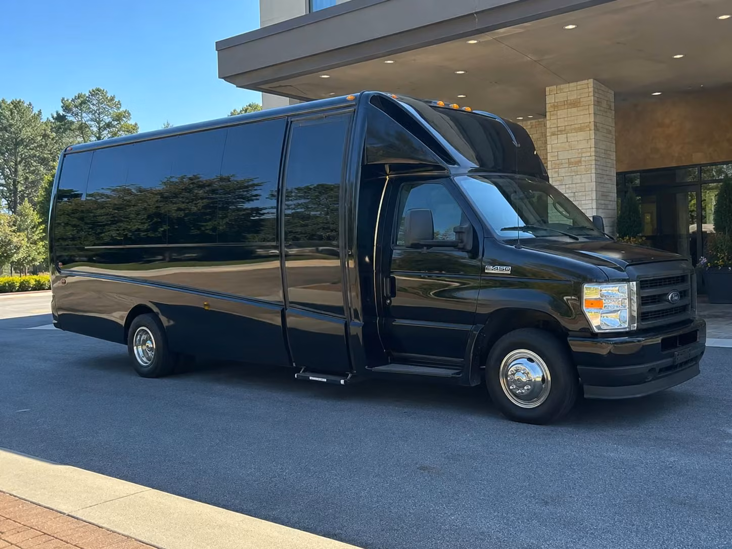 denton 18 passenger minibus rental