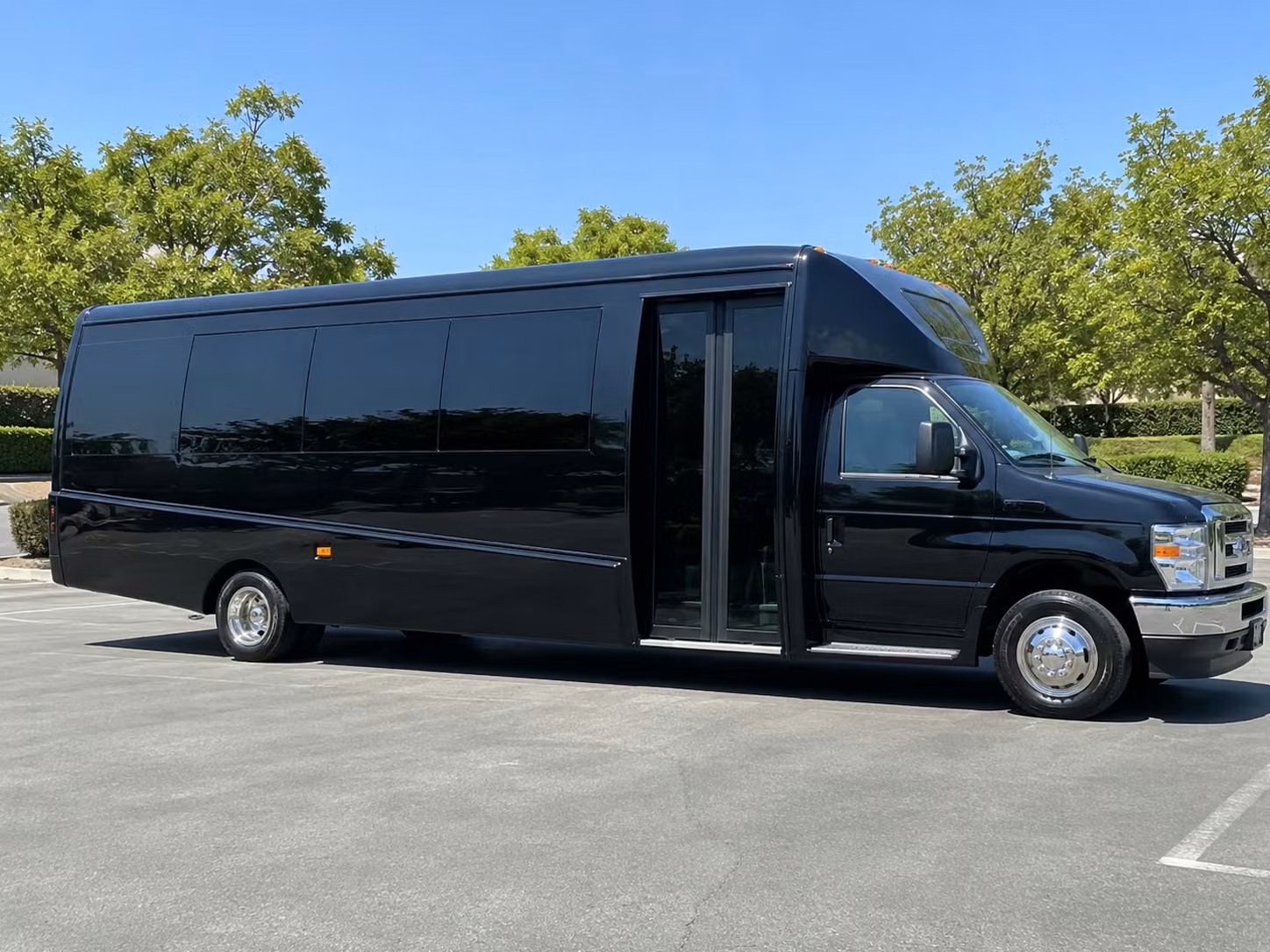 denton 20 passenger minibus rental